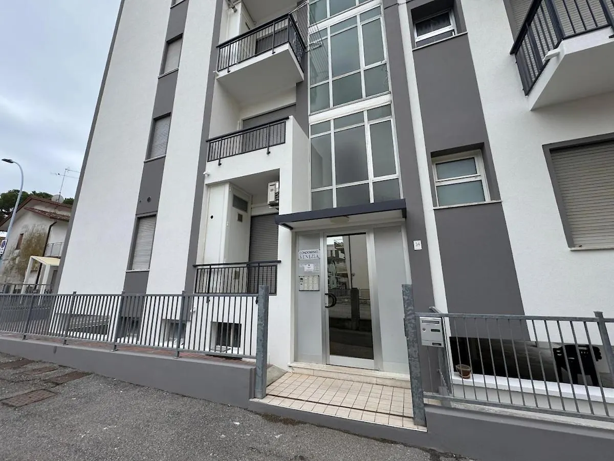 Beachfront Apartment Free Park - Jesolo Beach 0*, Lido di Jesolo Italy